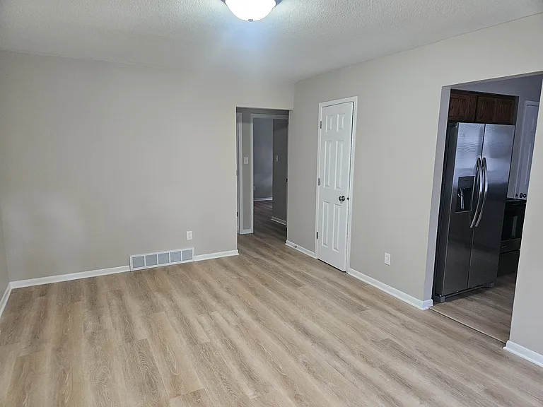 2516 Sheridan Ave — Photo 6