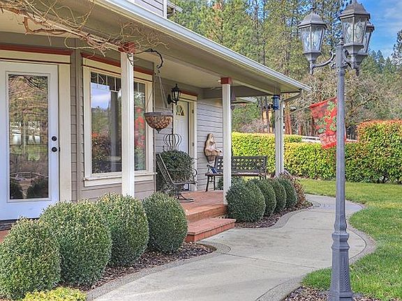 2nd image of 2900 Foots Cres