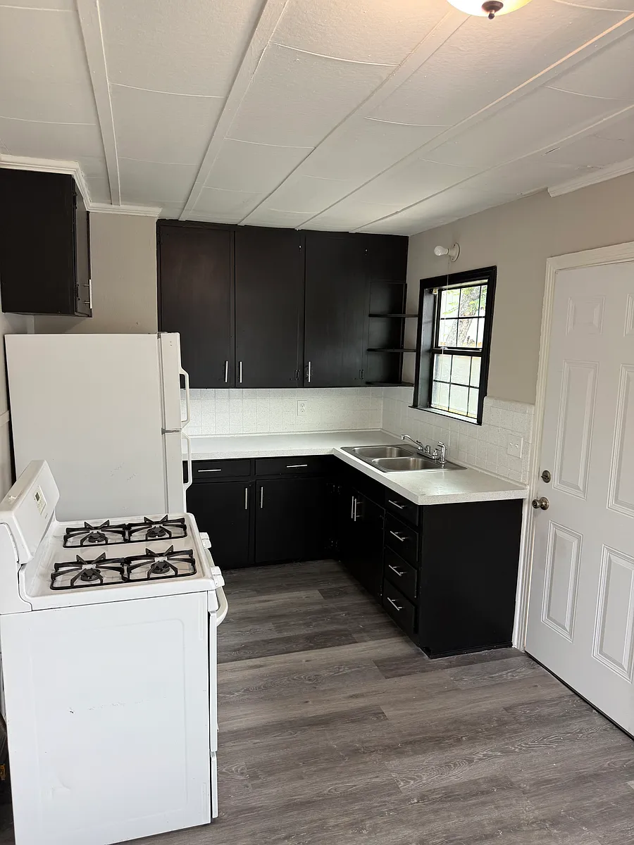 Building Photo - 4615 Vinson St #1