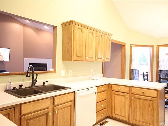 2nd image of 3 Fairwood Dr