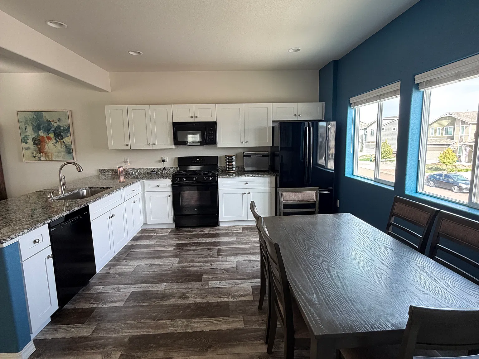 3 bed, 2.5 bath, 1932 sqft, $2,295 — Photo 3