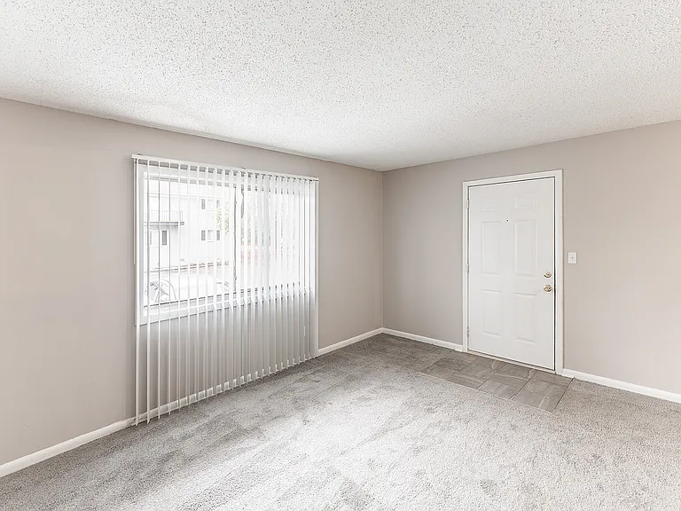 Mirabeau Apartments — Photo 14