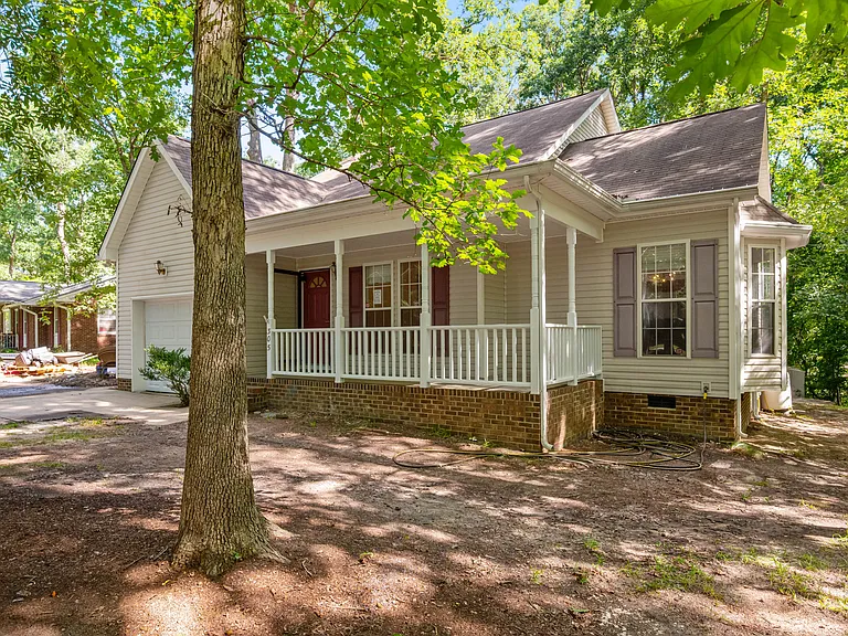 305 Dearing Dr — Photo 6