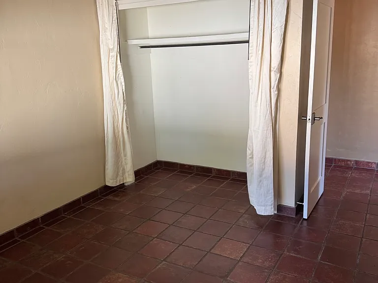 2048 E 6th St #2048 — Photo 14
