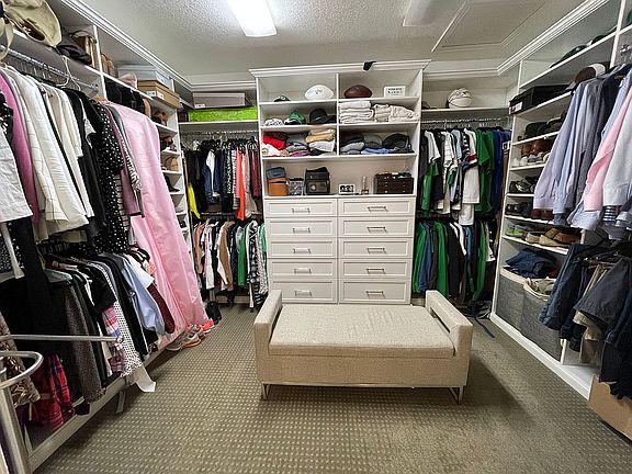 Master closet 