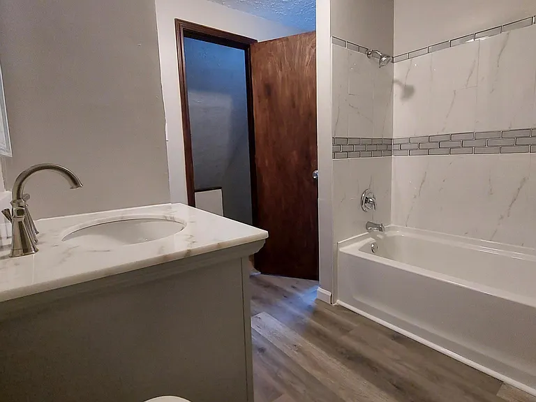 1466 Winchester Ave #U — Photo 8