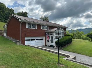 196 Old White Trl, White Sulphur Springs, WV 24986