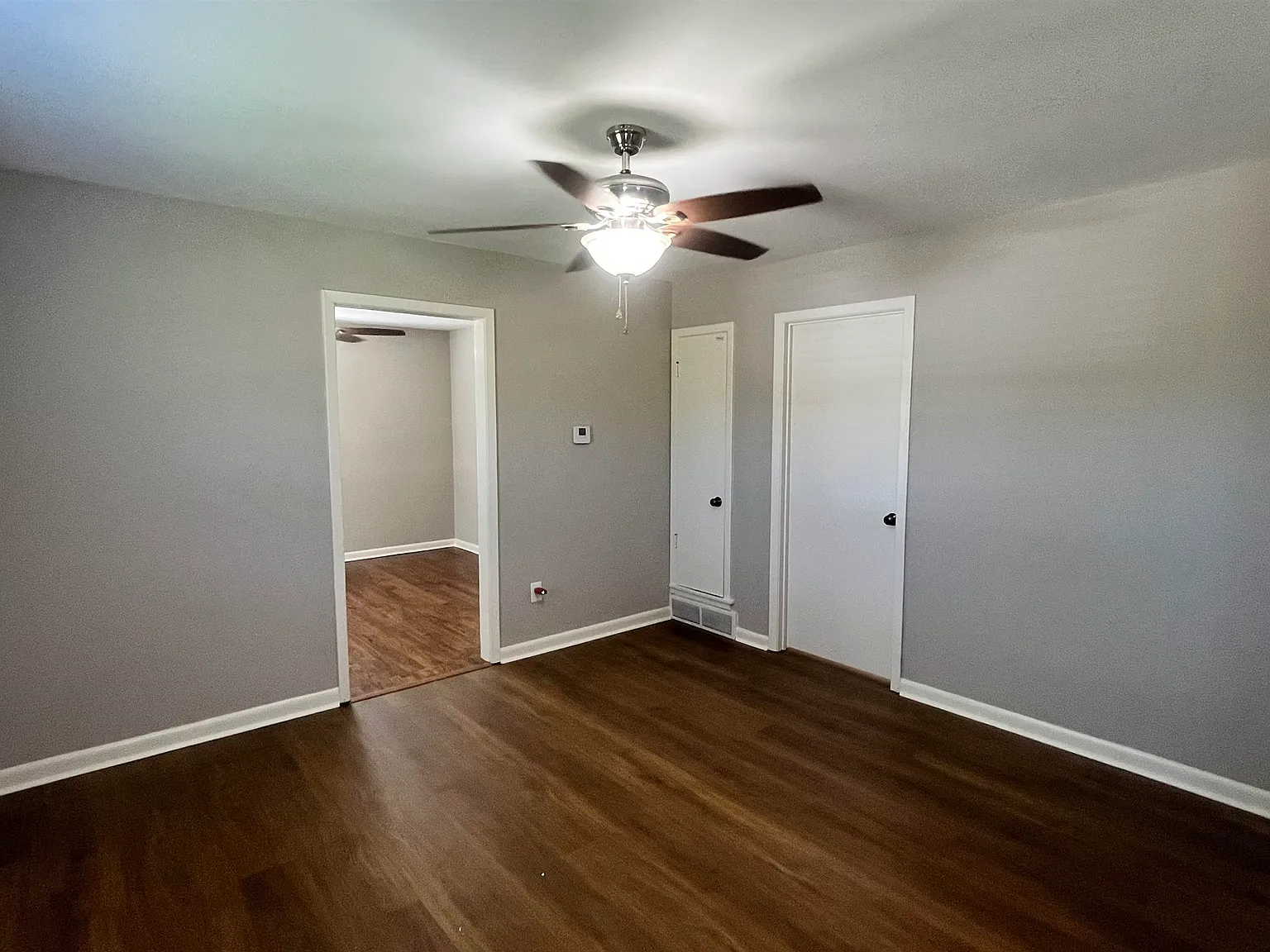 3 bed, 1.0 bath, 913 sqft, $1,525 — Photo 3