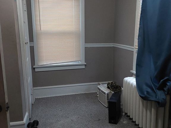 5th image of 128 N Sacramento Ave