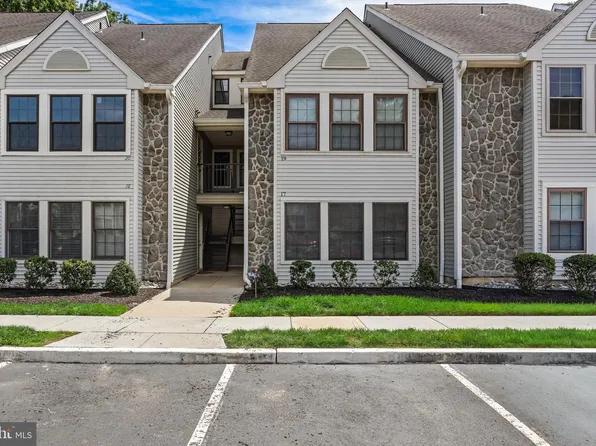 17 Provincetown Dr, Marlton, NJ 08053