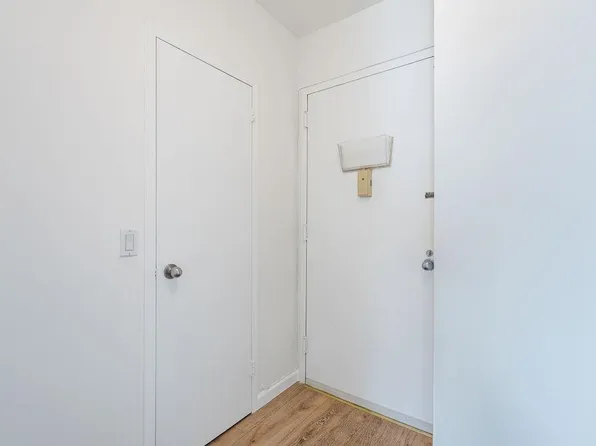 45 River Dr South image 26 of 49