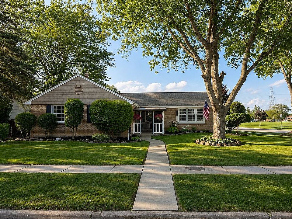 1st image of 176 Broadmoor Dr