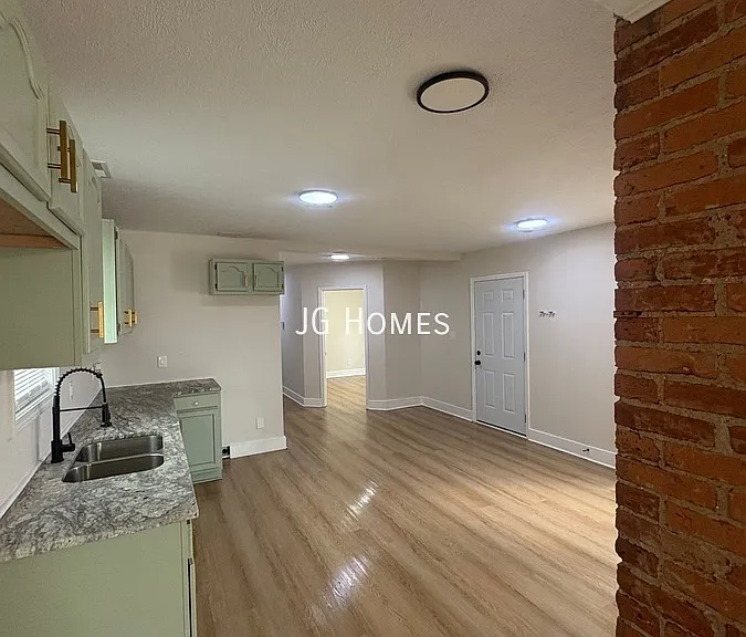 2725 Hale Ave — Photo 9