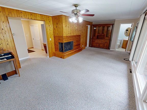 5th image of 101 Grayling Ave