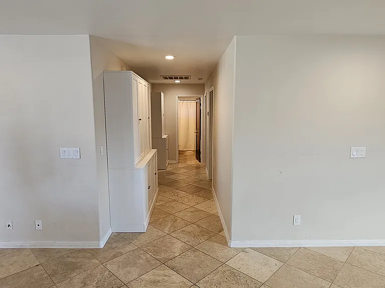 236 W Waltann Ln — Photo 9