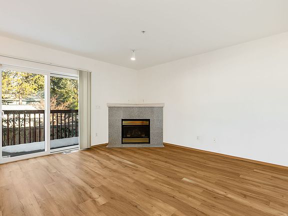 4th image of 15815 Admiralty Way