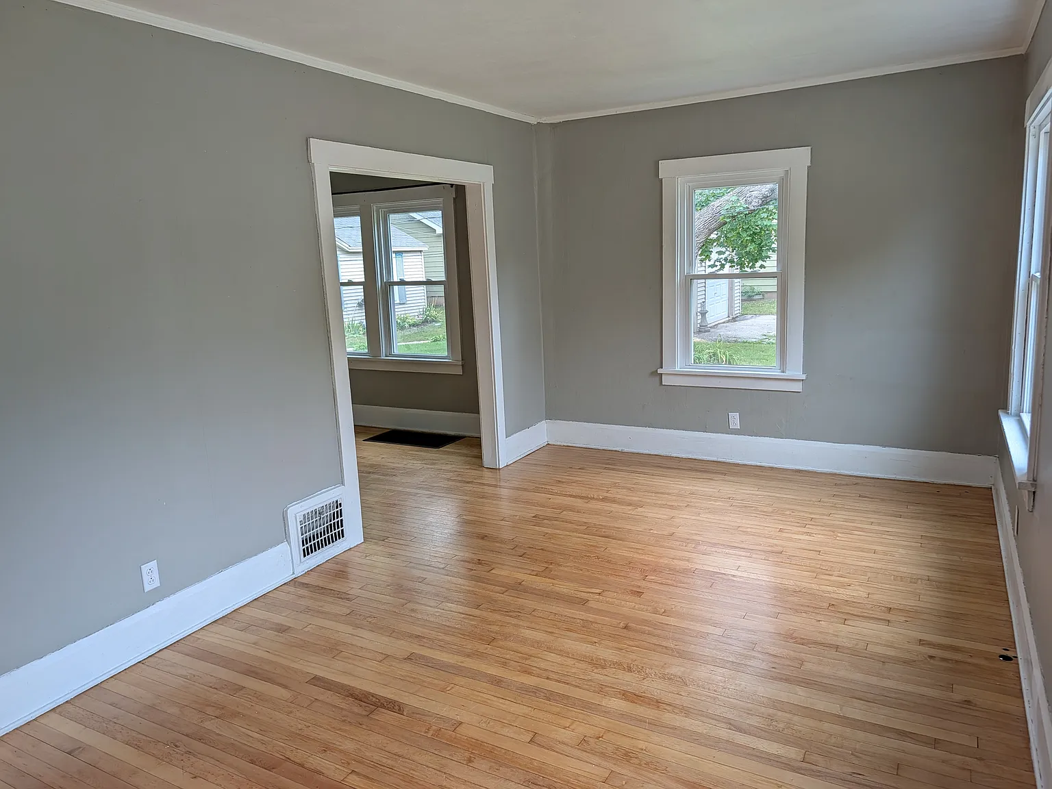 3 bed, 1025 sqft, $1,700 — Photo 4