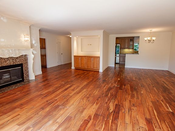 5th image of 404 San Vicente Blvd Unit 107