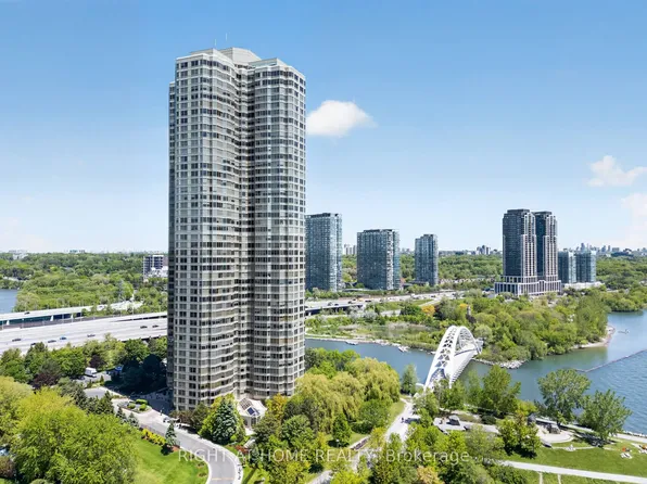 1 Palace Pier Ct #607, Toronto, ON M8V 3W9