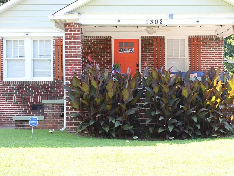 1302 Clermont Ave — Photo 10