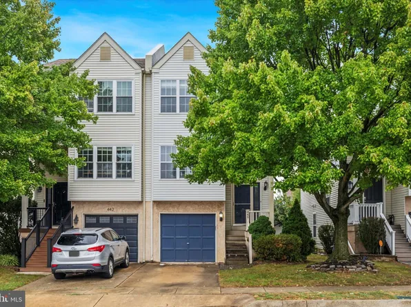 440 Pleasant Valley Dr, Conshohocken, PA 19428