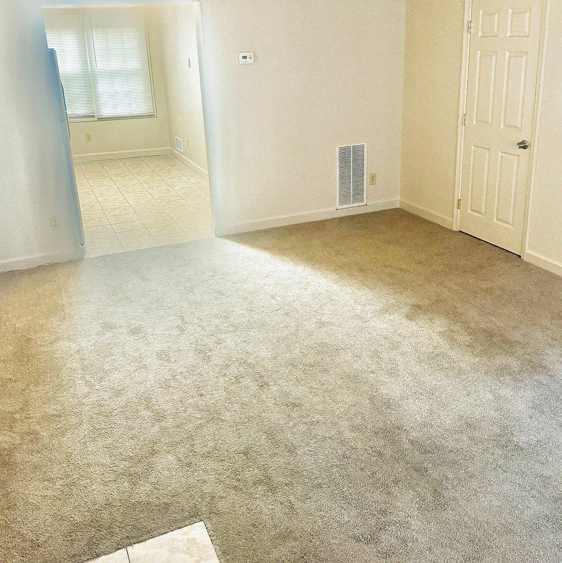 Warfield Condominium — Photo 2