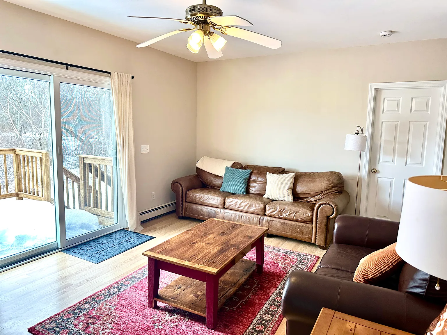 3 bed, 1.5 bath, 1372 sqft, $3,000 — Photo 2
