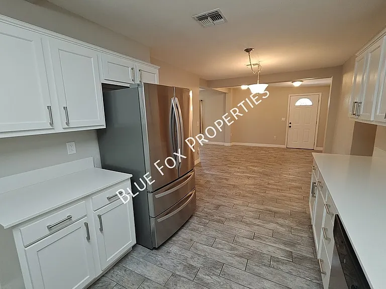 619 S Highland Ave — Photo 8