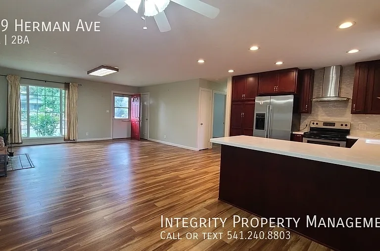 659 Herman Ave — Photo 5