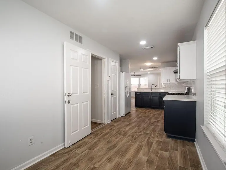 1422 Ruthven St — Photo 13