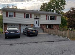 27 Pleasant Dr, Carmel, NY 10512