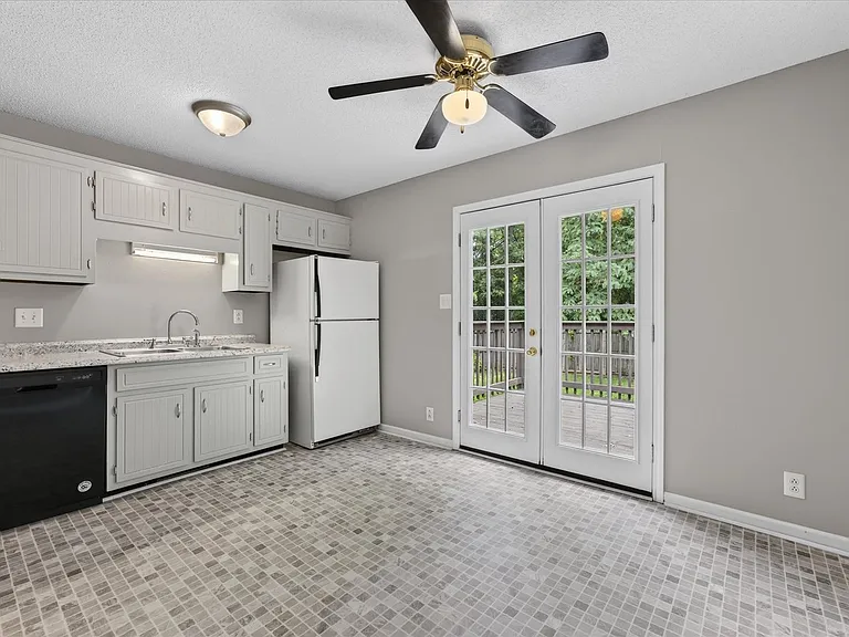 2831 Teakwood Dr — Photo 11