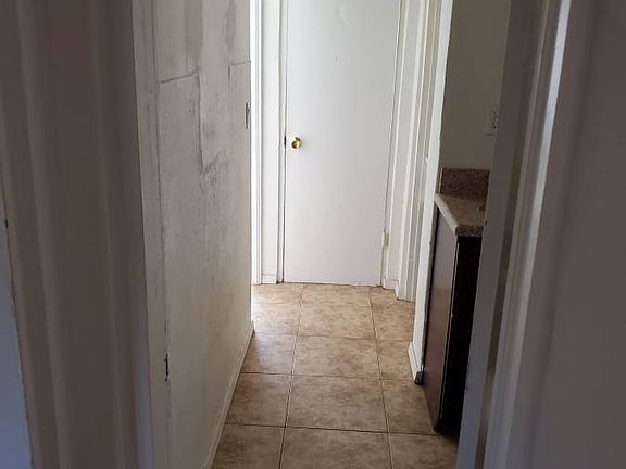 4th image of 1638 W Polk St