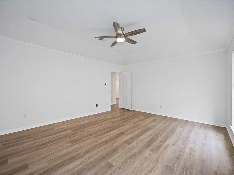 14143 Hillvale Dr — Photo 19