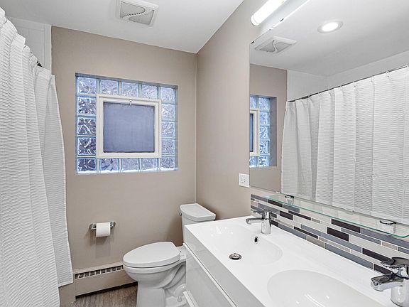 4th image of 5022 N Mango Ave #1