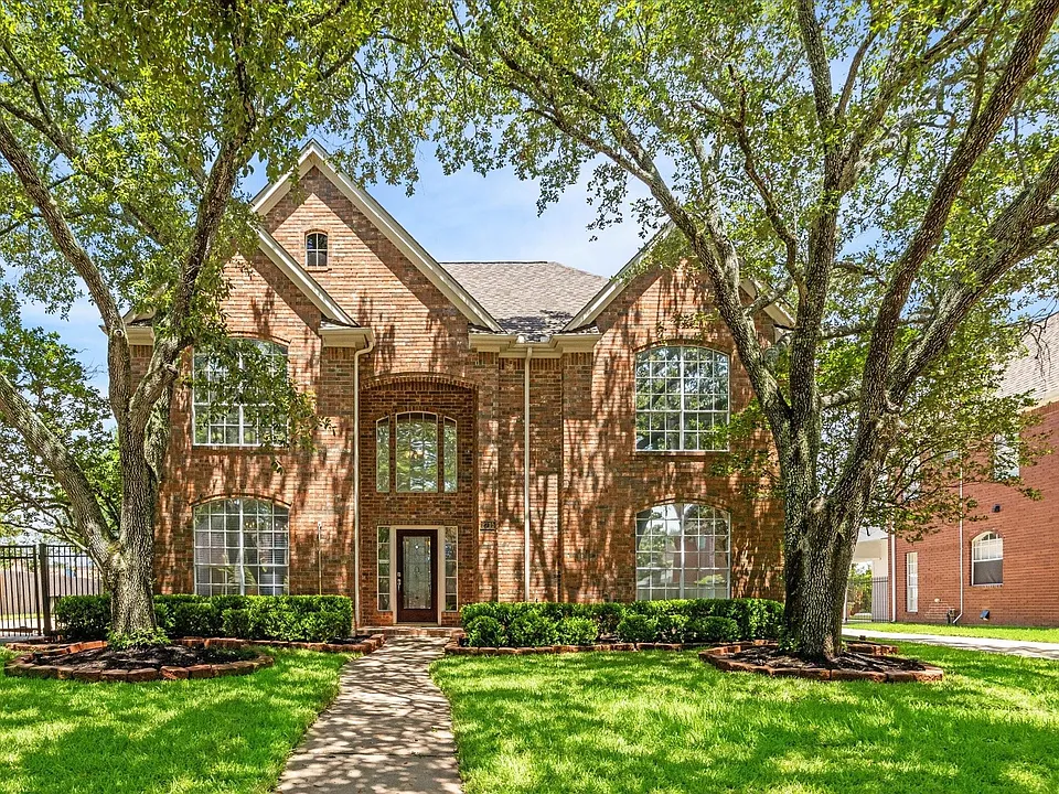 2715 Oakland Dr