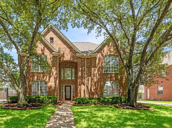 2715 Oakland Dr, Sugar Land, TX 77479