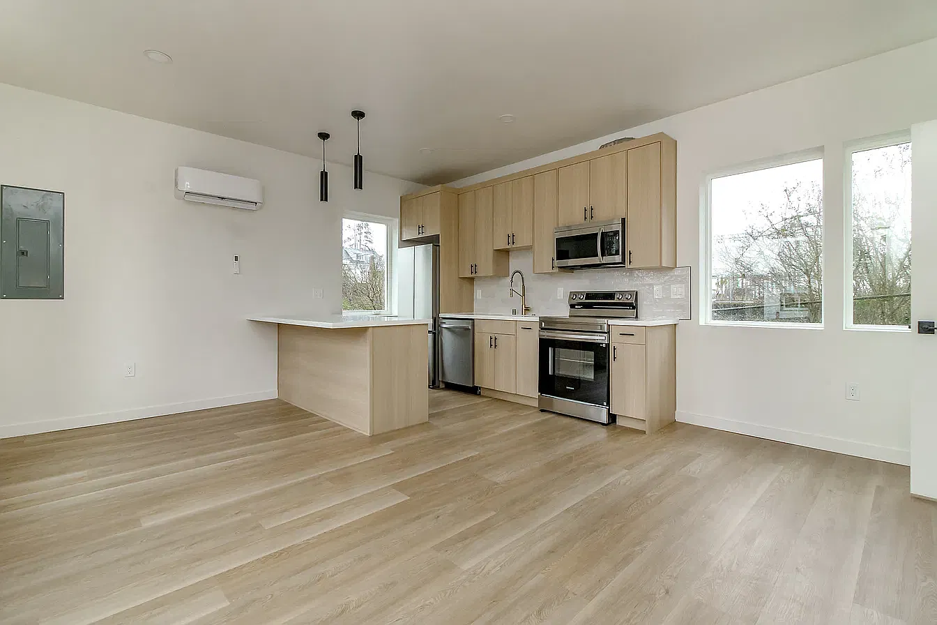 2 bed, 1.5 bath, 800 sqft, $2,500 — Photo 1