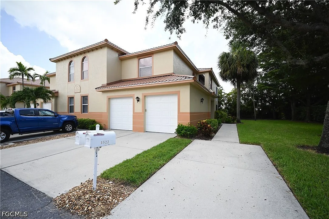 3 bed, 2.0 bath, 1809 sqft, $2,300 — Photo 2