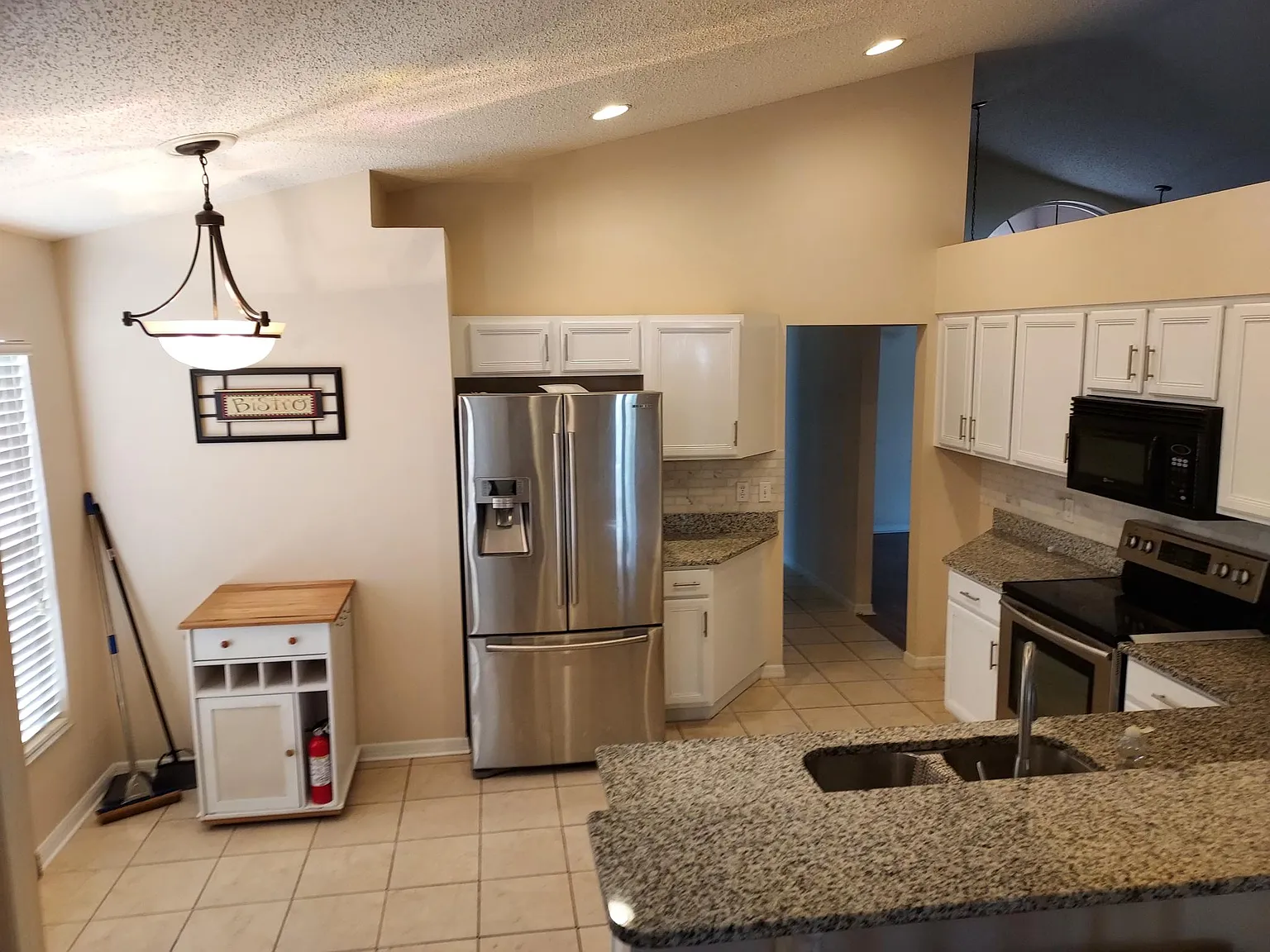 247 Wescliff Dr — Photo 2