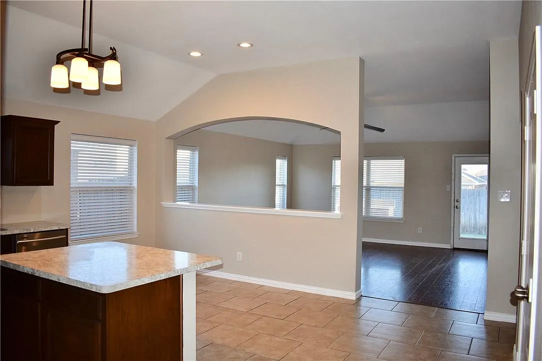 3 bed, 1770 sqft, $2,150 — Photo 3