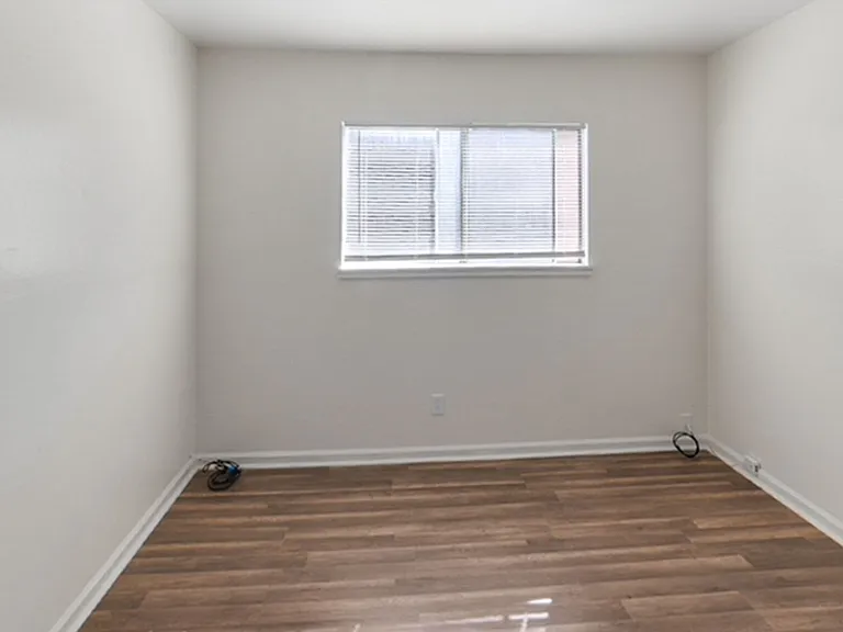 1217 Haskell St — Photo 7