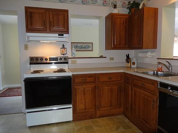 3rd image of 966 Ella St