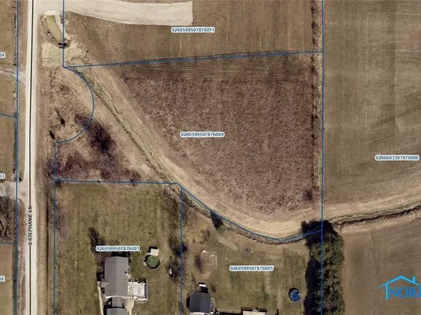 2424 Stephanie Ln, Oak Harbor, OH 43449