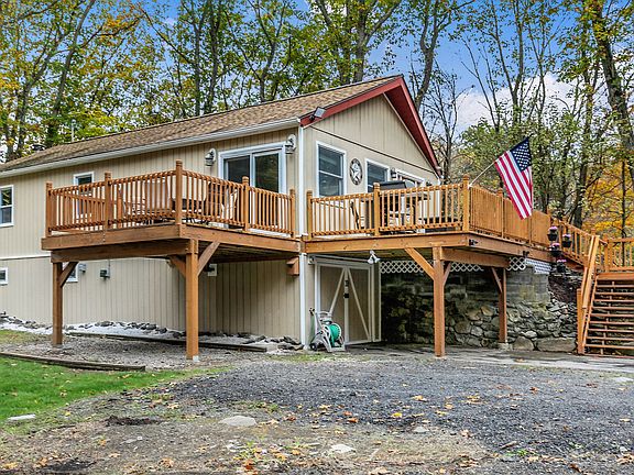 Spacious Driveway