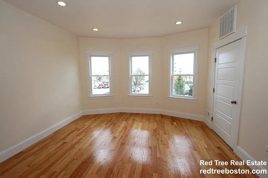 8 Roach St — Photo 4