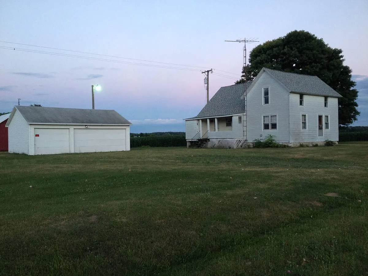 3 bed, 1800 sqft, $2,100 — Photo 1