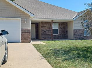 101 NW Michael Dr, Grain Valley, MO 64029