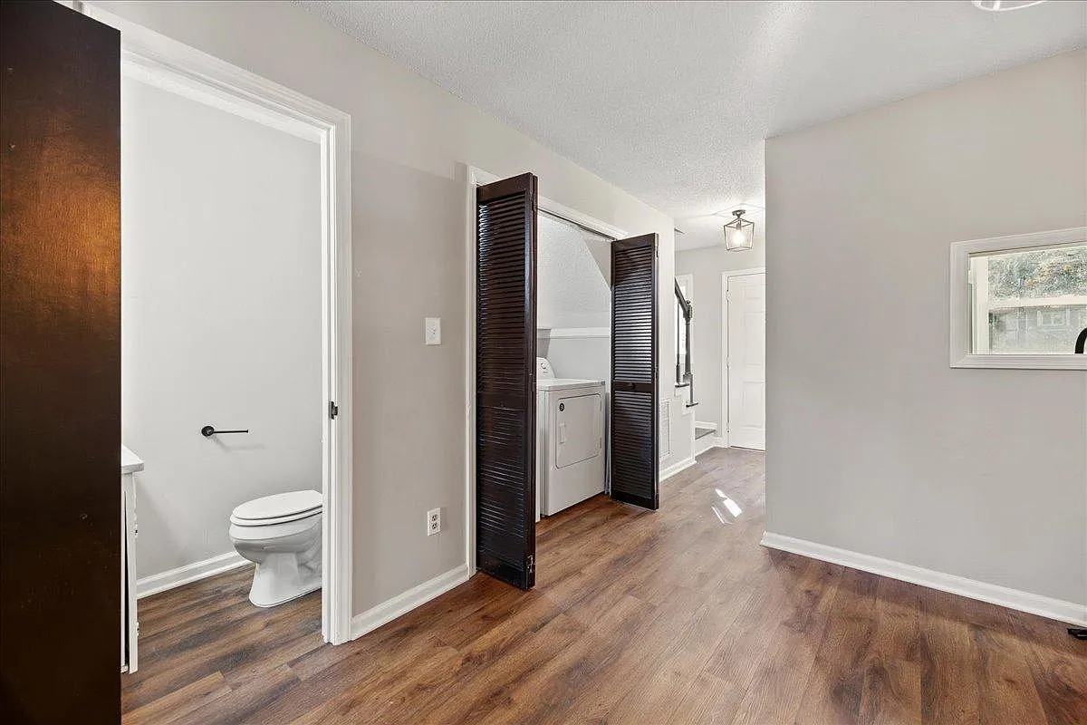 2 bed, 1.5 bath, 1108 sqft, $2,000 — Photo 3