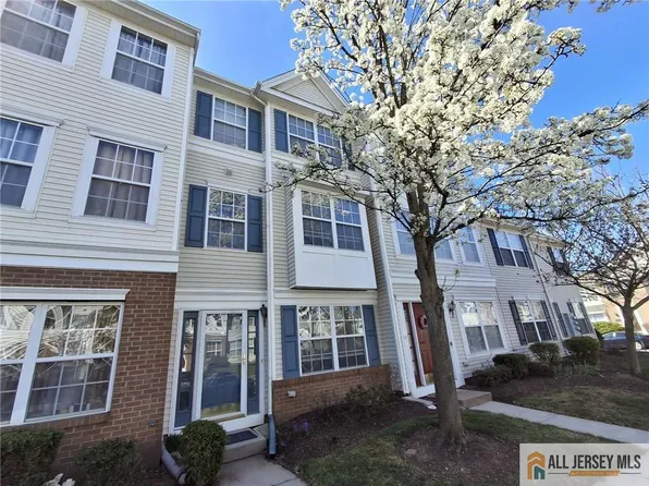 16 Puchala Dr, Parlin, NJ 08859